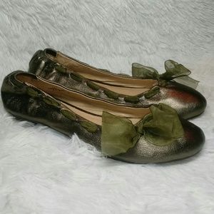 NaNa flats with intertwined bow.
